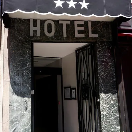 Riviera Elysees מלון 3*