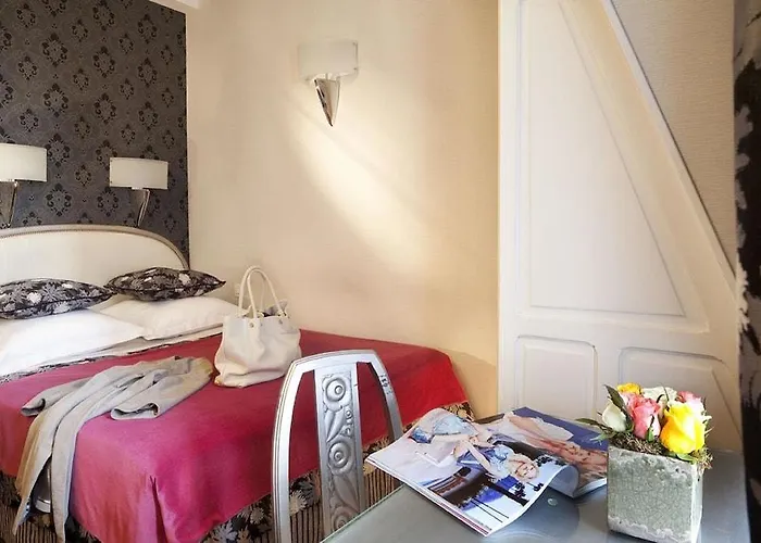 Riviera Elysees מלון