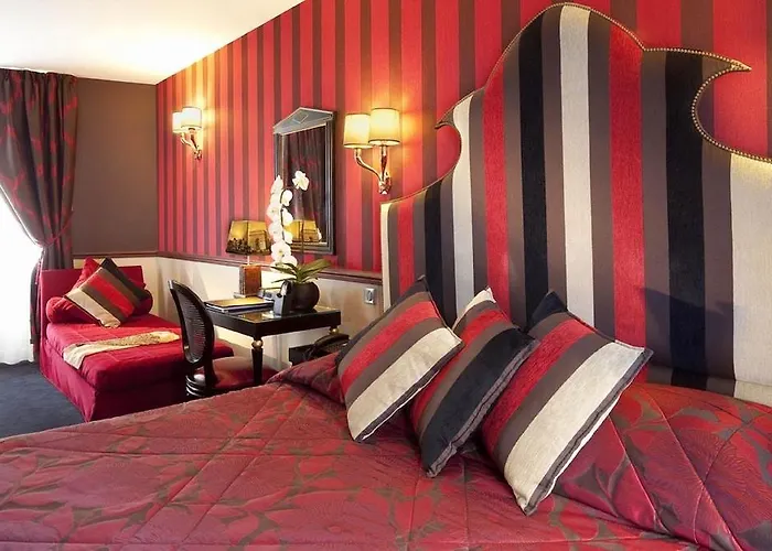 Riviera Elysees מלון 3*