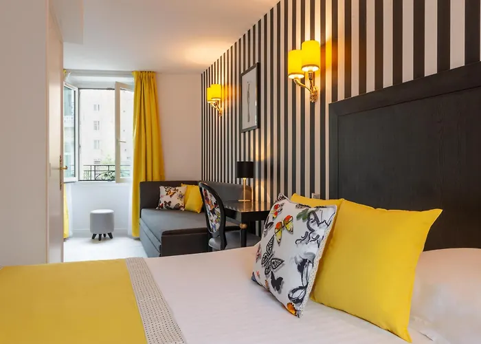 Riviera Elysees מלון 3*