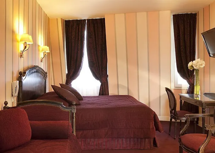 Riviera Elysees מלון 3*