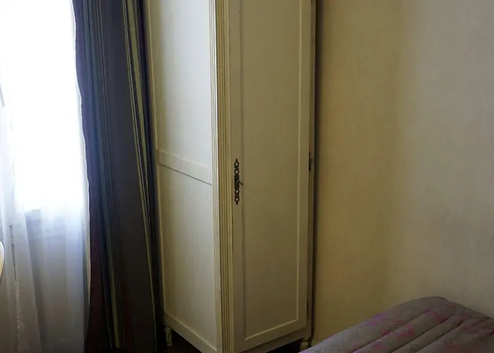 Riviera Elysees מלון 3*