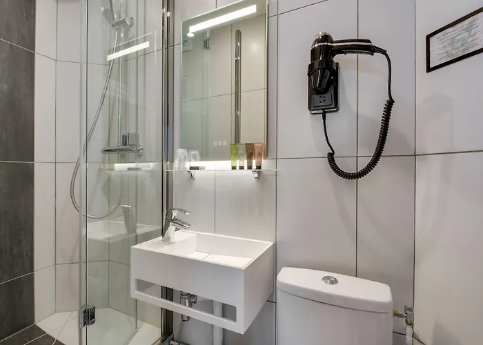 Riviera Elysees מלון