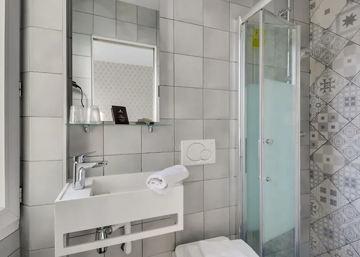 Riviera Elysees מלון