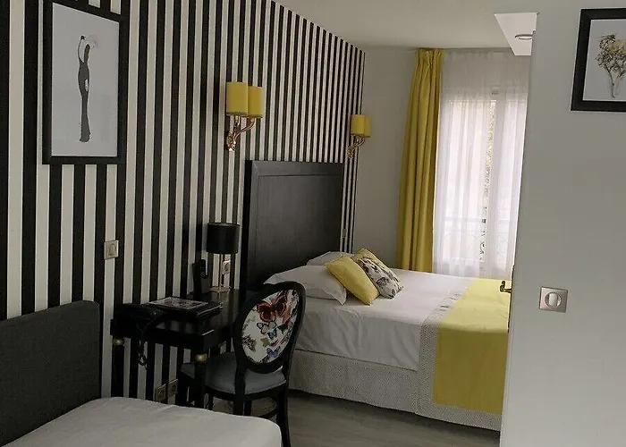 Riviera Elysees מלון 3*