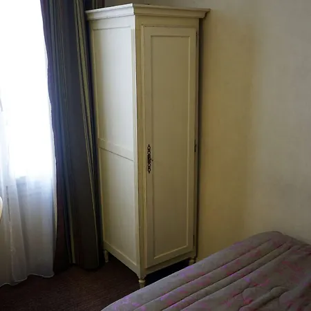 Riviera Elysees فندق 3*