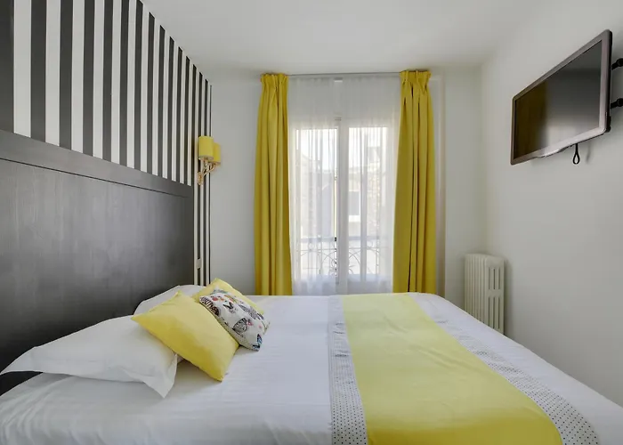 Hotel Riviera Elysees Parigi