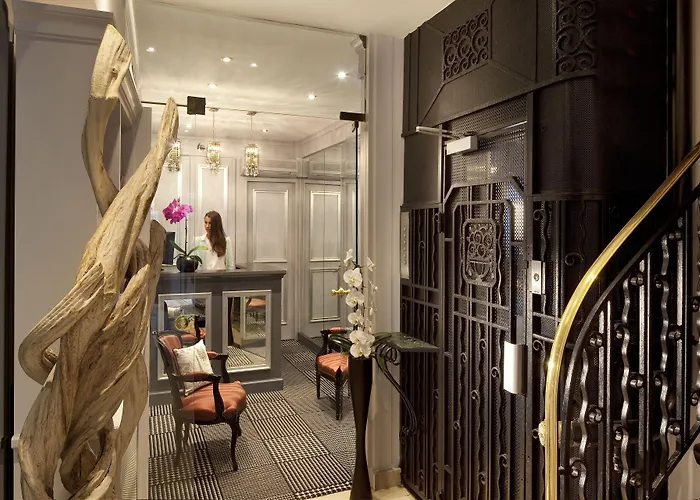 Hotel Riviera Elysees Parigi