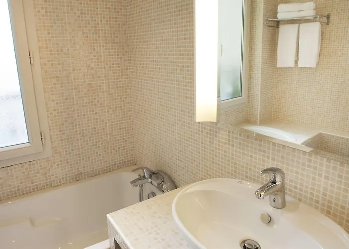 Riviera Elysees Hotel